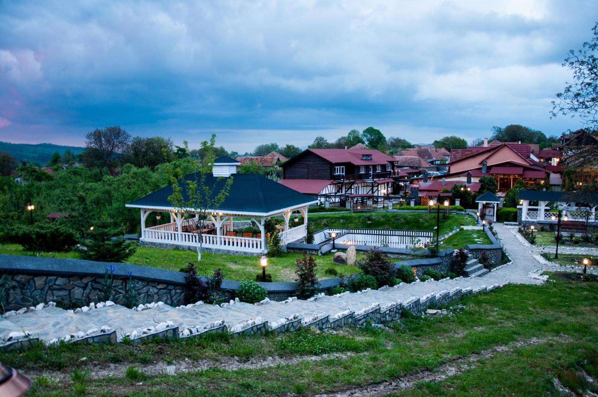 Pensiunea Sarmis Sarmizegetusa Extérieur photo